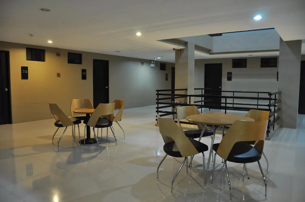 North Zen Basic Spaces Hotel Davao 3*,