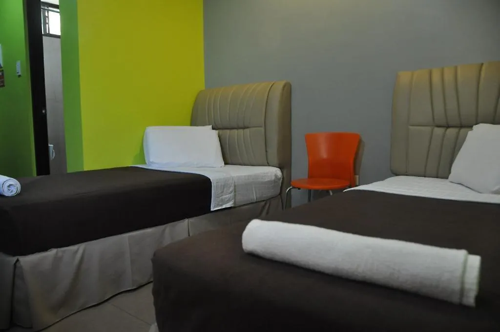 North Zen Basic Spaces Davao City 3*,